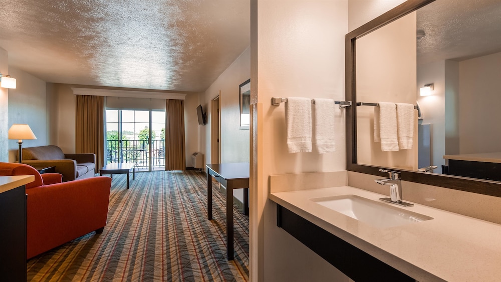 Best Western Visalia Hotel 17/55