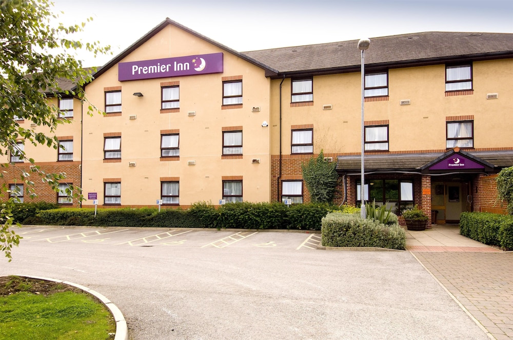 Premier Inn Chesterfield North in CHESTERFIELD - UK