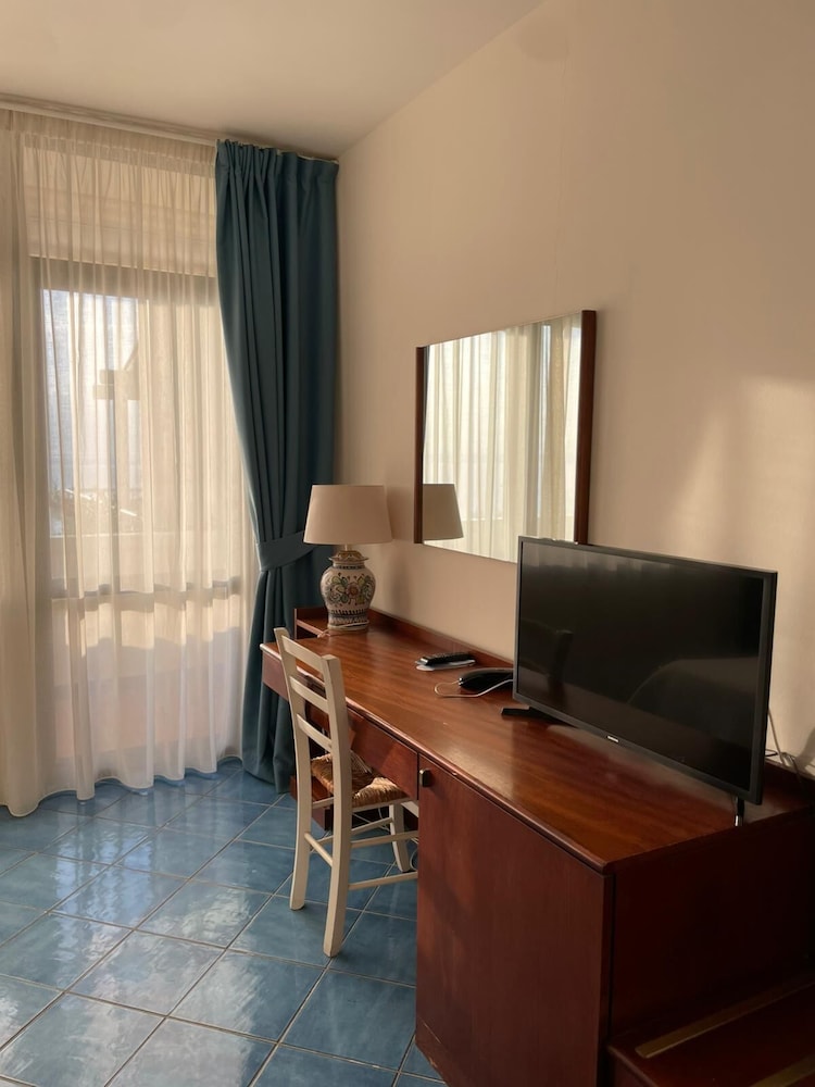 Hotel Puntaquattroventi 64/74
