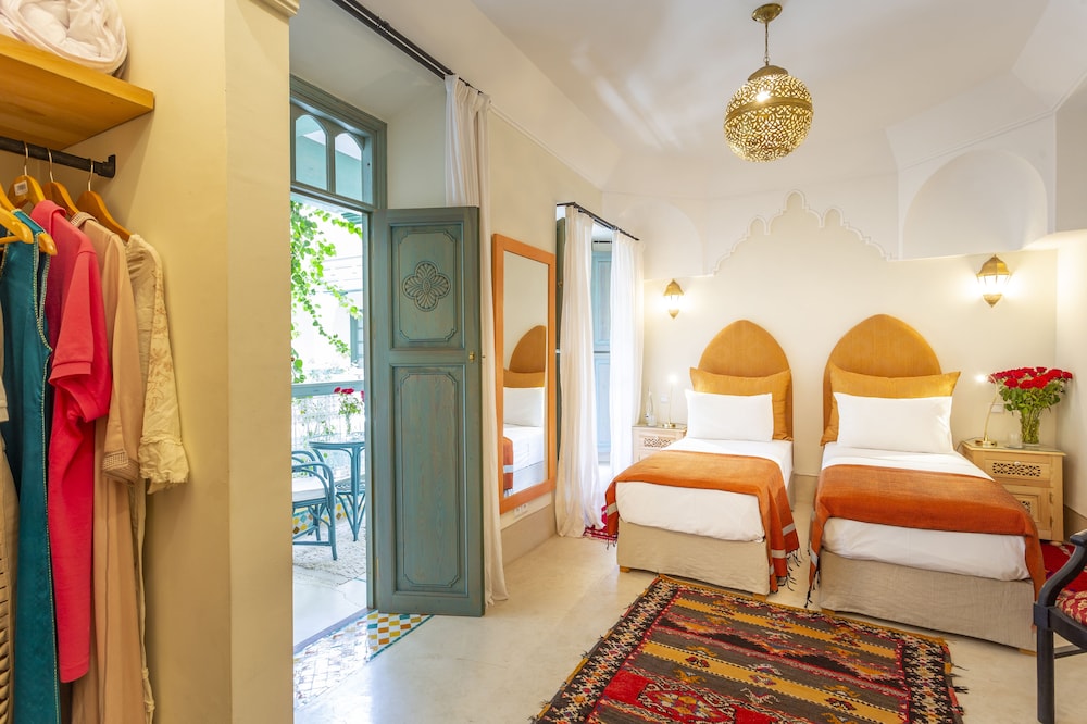 Riad Azahar 12/50