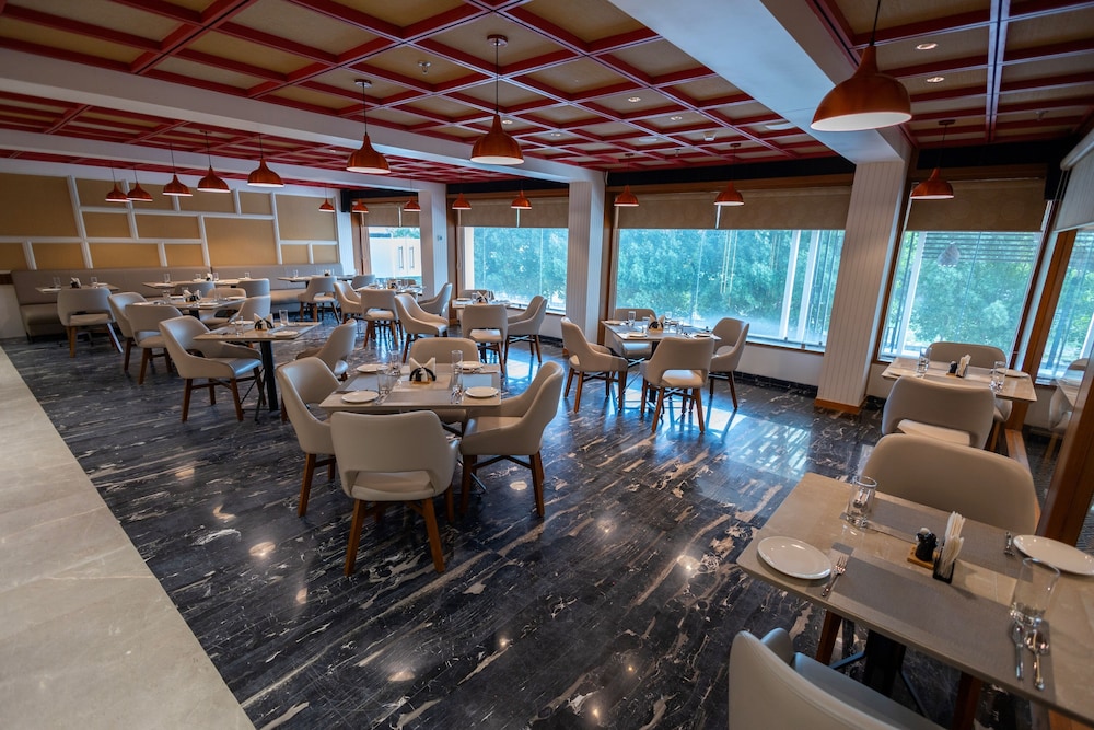 Ramada Encore by Wyndham Viramgam 46/58