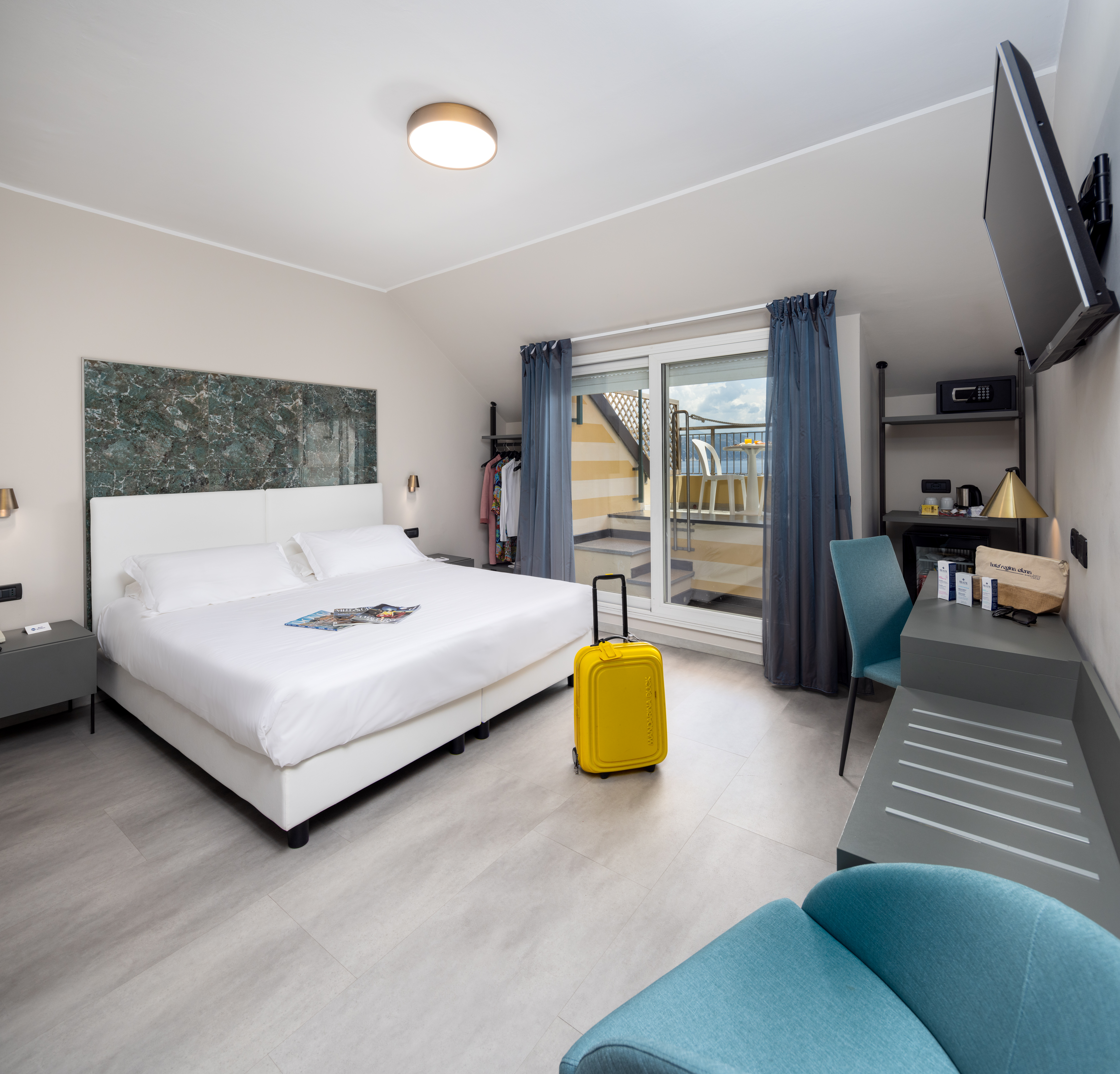 Room, Single, Double Bed, Sea View, Balcony