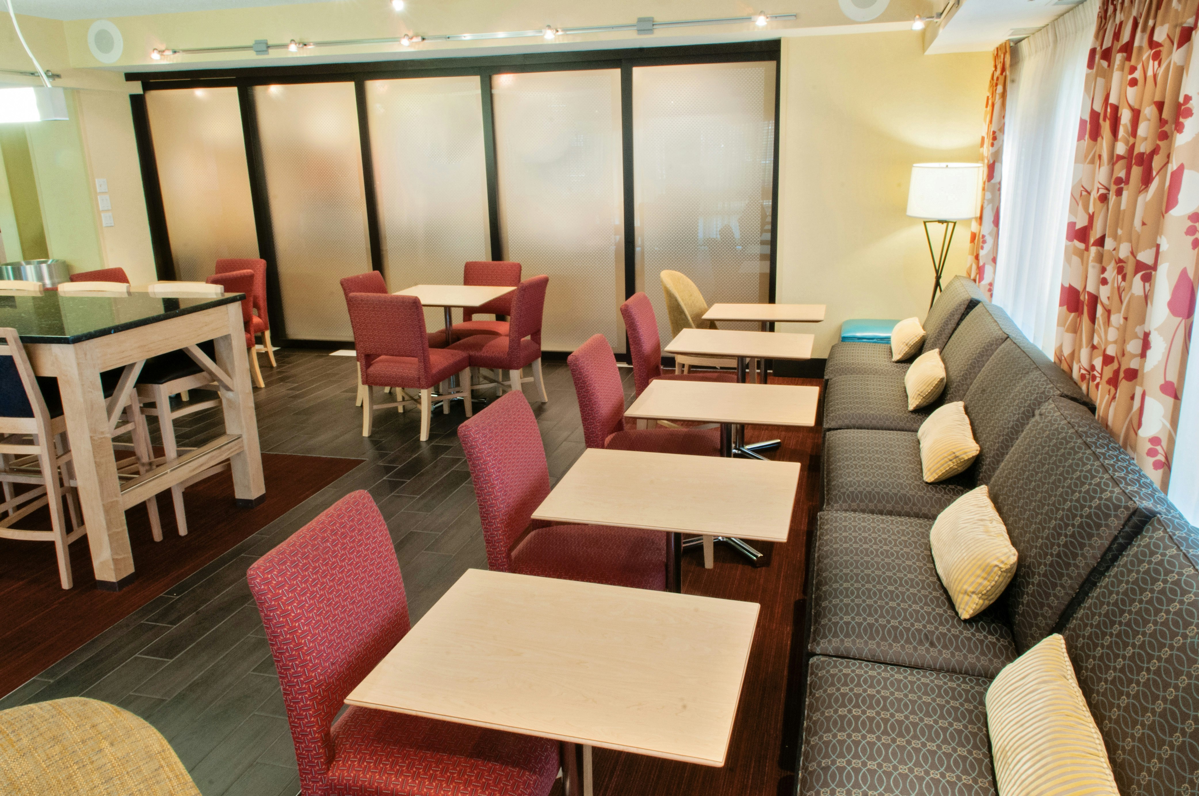 Hampton Inn Louisville-Airport 42/56