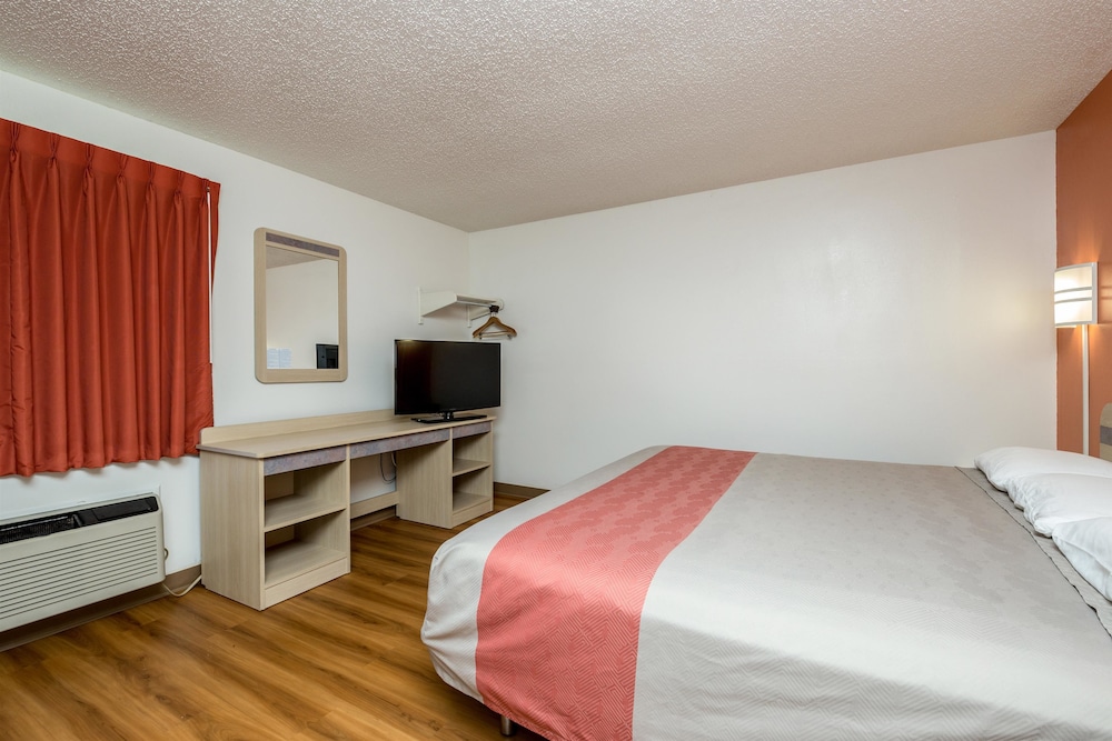Motel6 Waterloo, IA 20/50