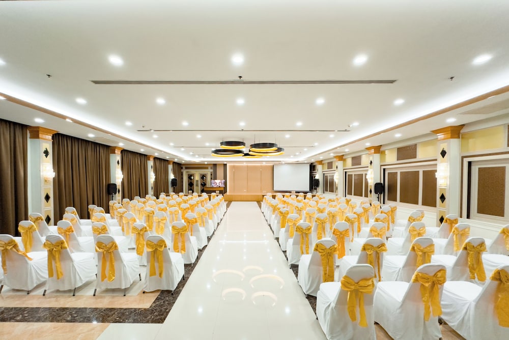 Golden Empire Suvarnabhumi Hotel 43/48