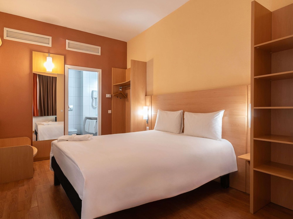 LUXURY, MULTIPLE BEDS, CITY VIEW