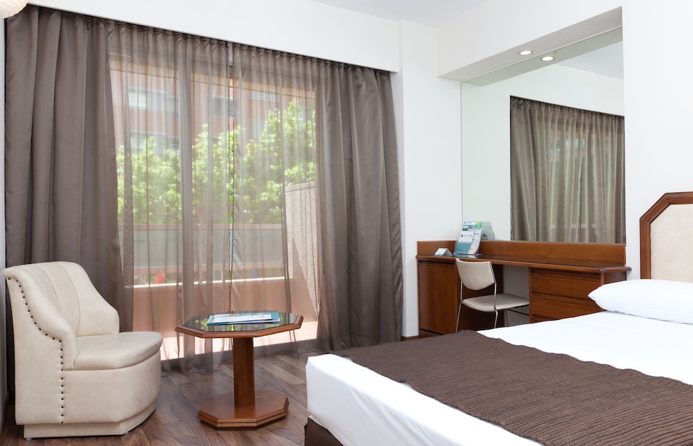 Senator Barajas Hotel 30/65