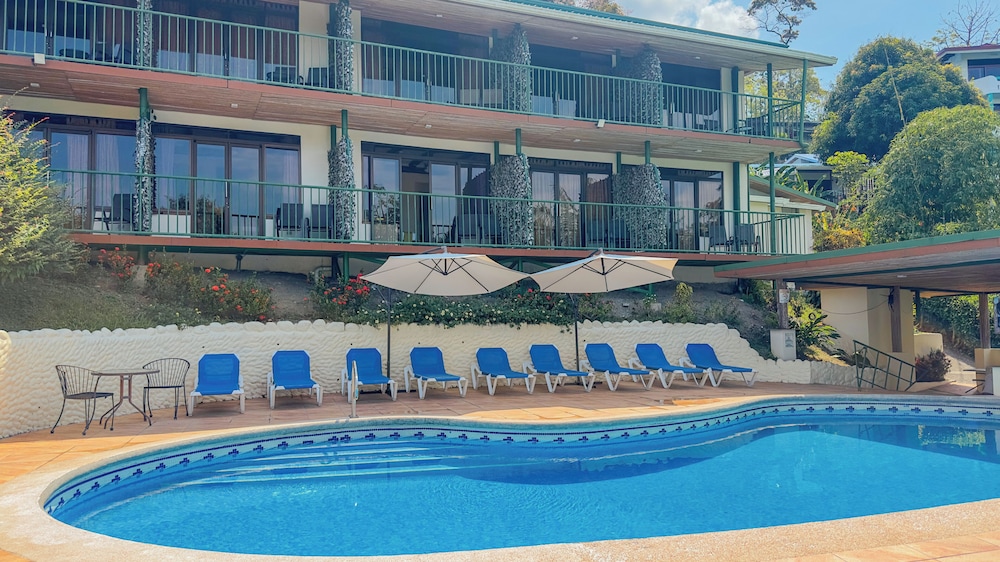 Tabulia Tree Hotel and Villas 9/77