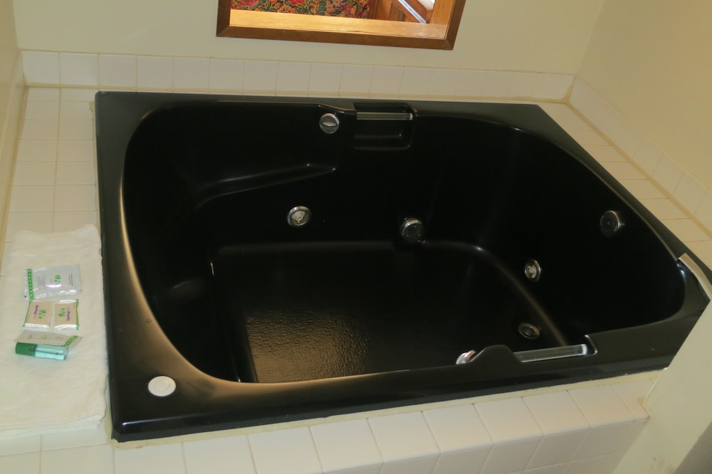 Bay City Motor Inn 30/67