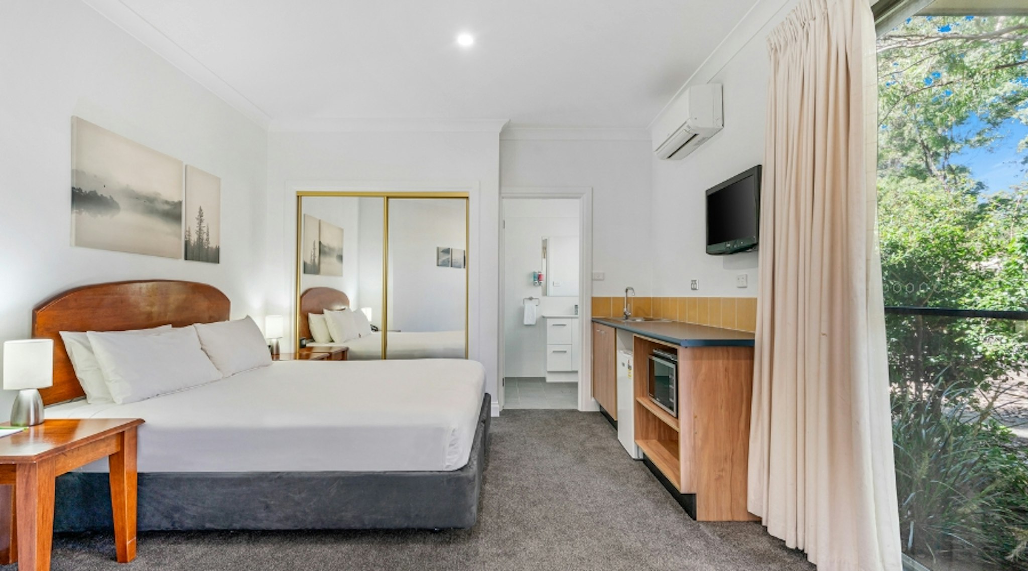 Studio, King Bed
