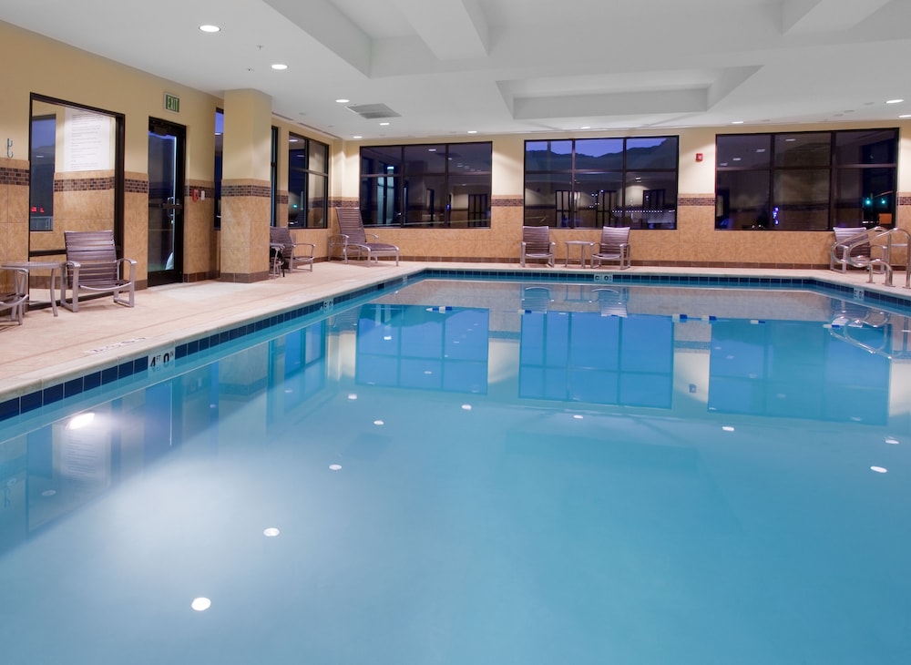 Holiday Inn Express Hotel Suites Logan 7/79