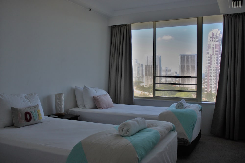 Contessa Condominiums 10/50