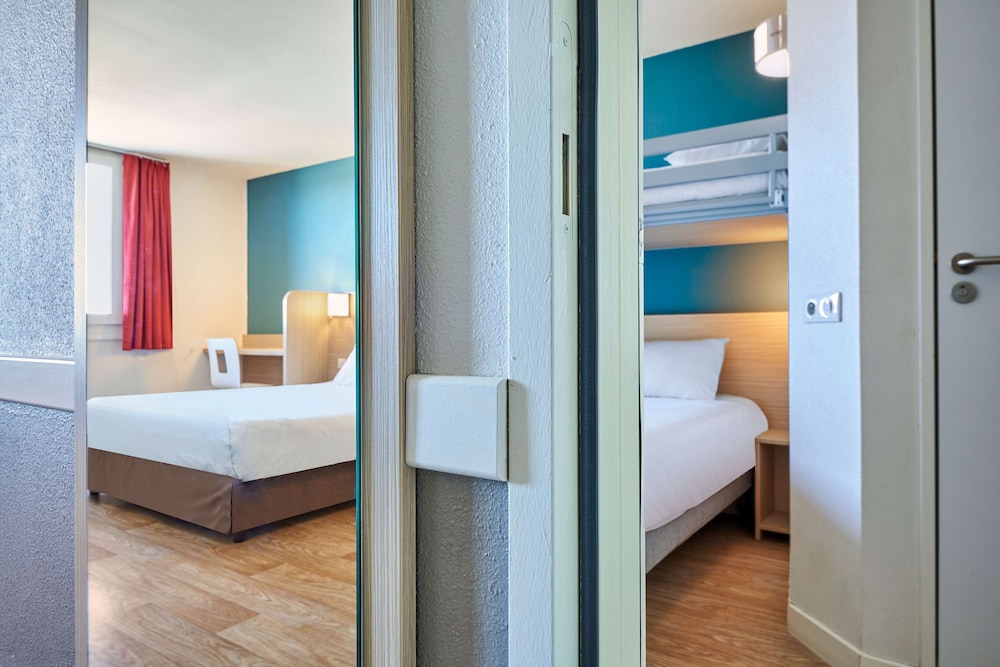 Kyriad Direct Mont De Marsan - St Avit 18/50