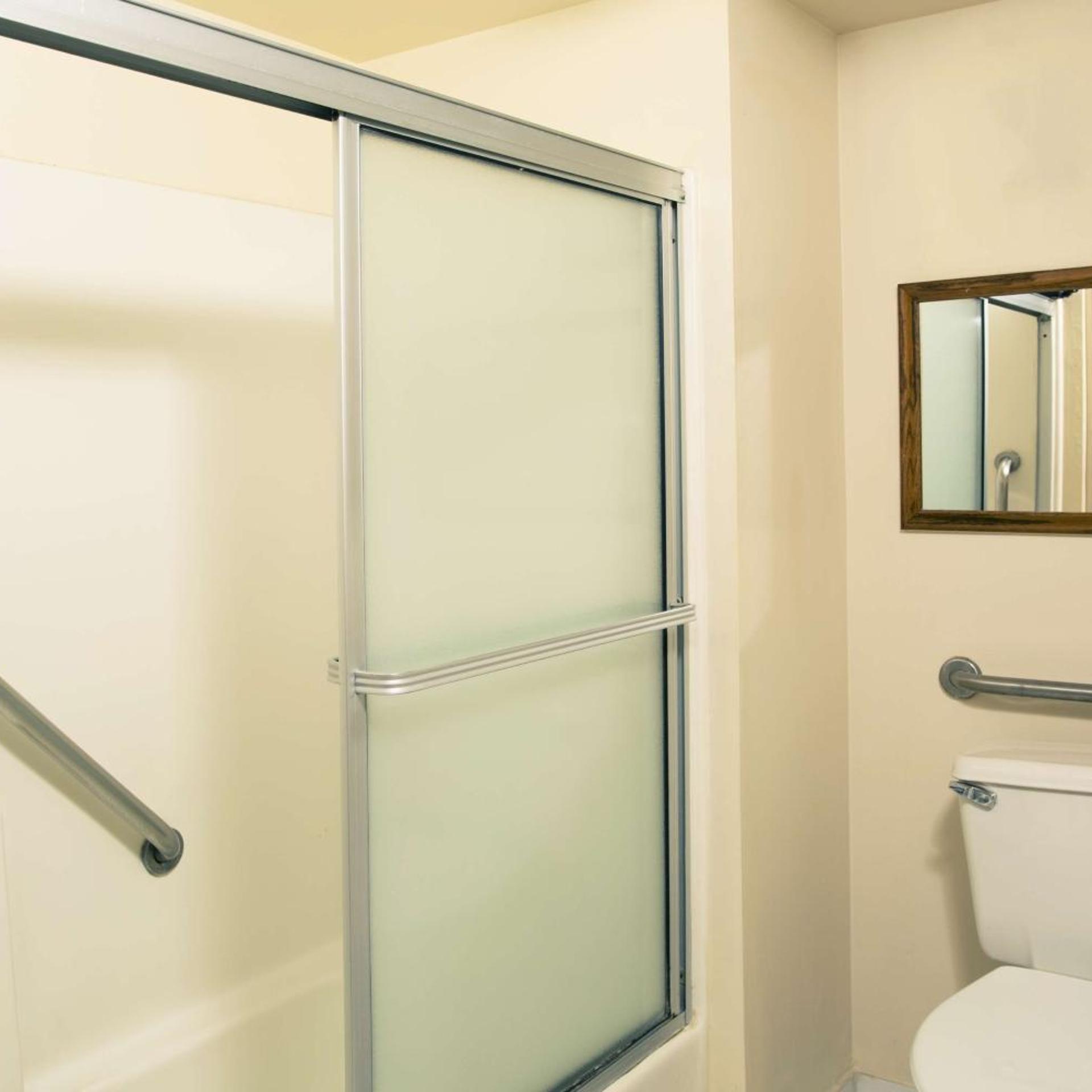 Deluxe, 2 Queen Beds, Ocean View, Travelodge by Wyndham Sunset-Huntington Beach Ocean Front 8/10