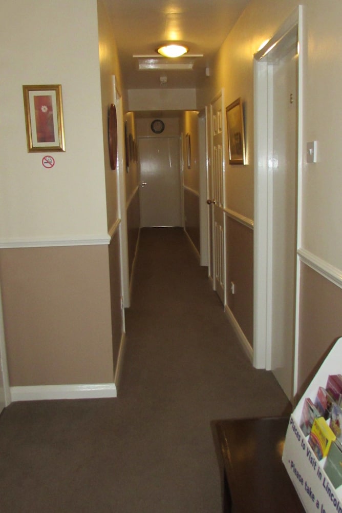 OYO 4 Sisters Inn 14/22