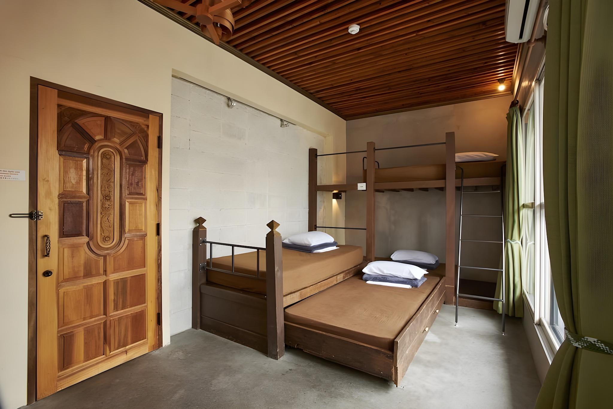Economy, Quadruple, Single Bed, Bunk Bed, City View, Shared Bathroom