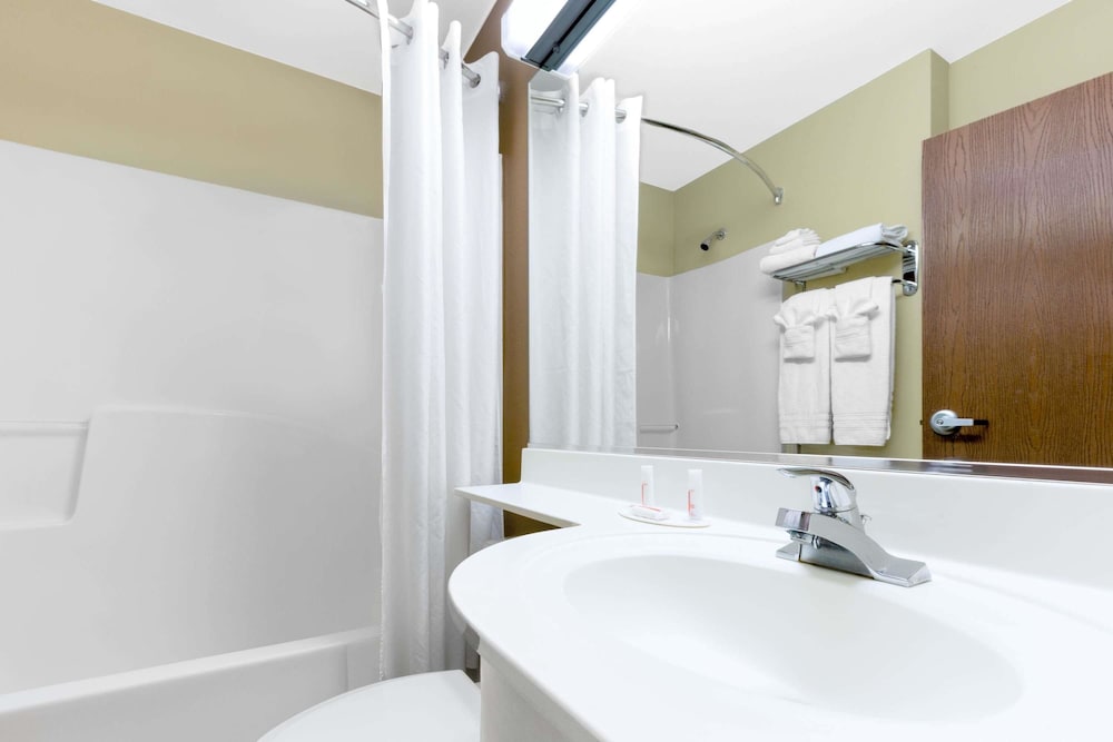 Microtel Inn & Suites By Wyndham Ozark 7/20