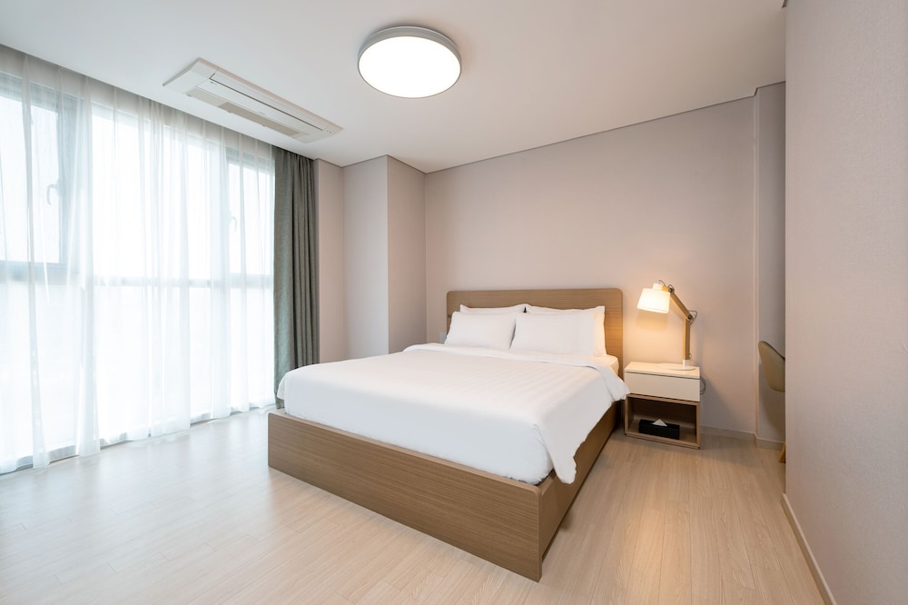 Golden Tulip Incheon Airport Hotel and Suites 25/63