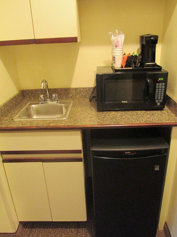 Comfort Inn and Suites Thomson 18/36