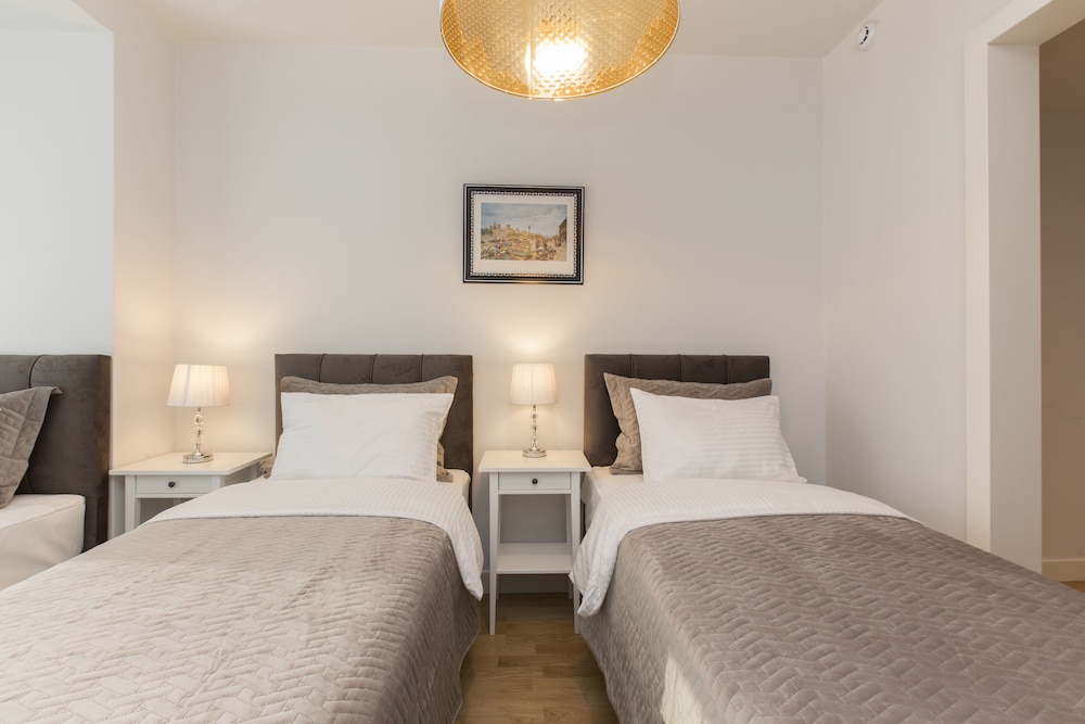 2 BEDROOMS, DELUXE, APARTMENT
