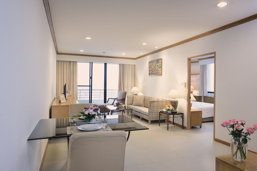 Riverine Place Hotel & Residence 49/72