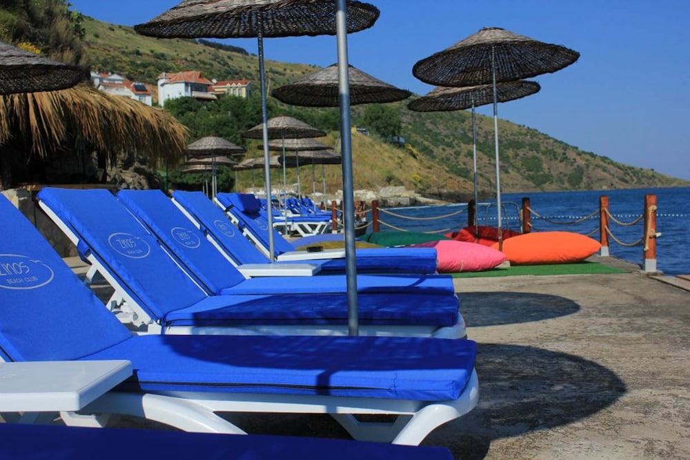 ZINOS HOTEL 30/37