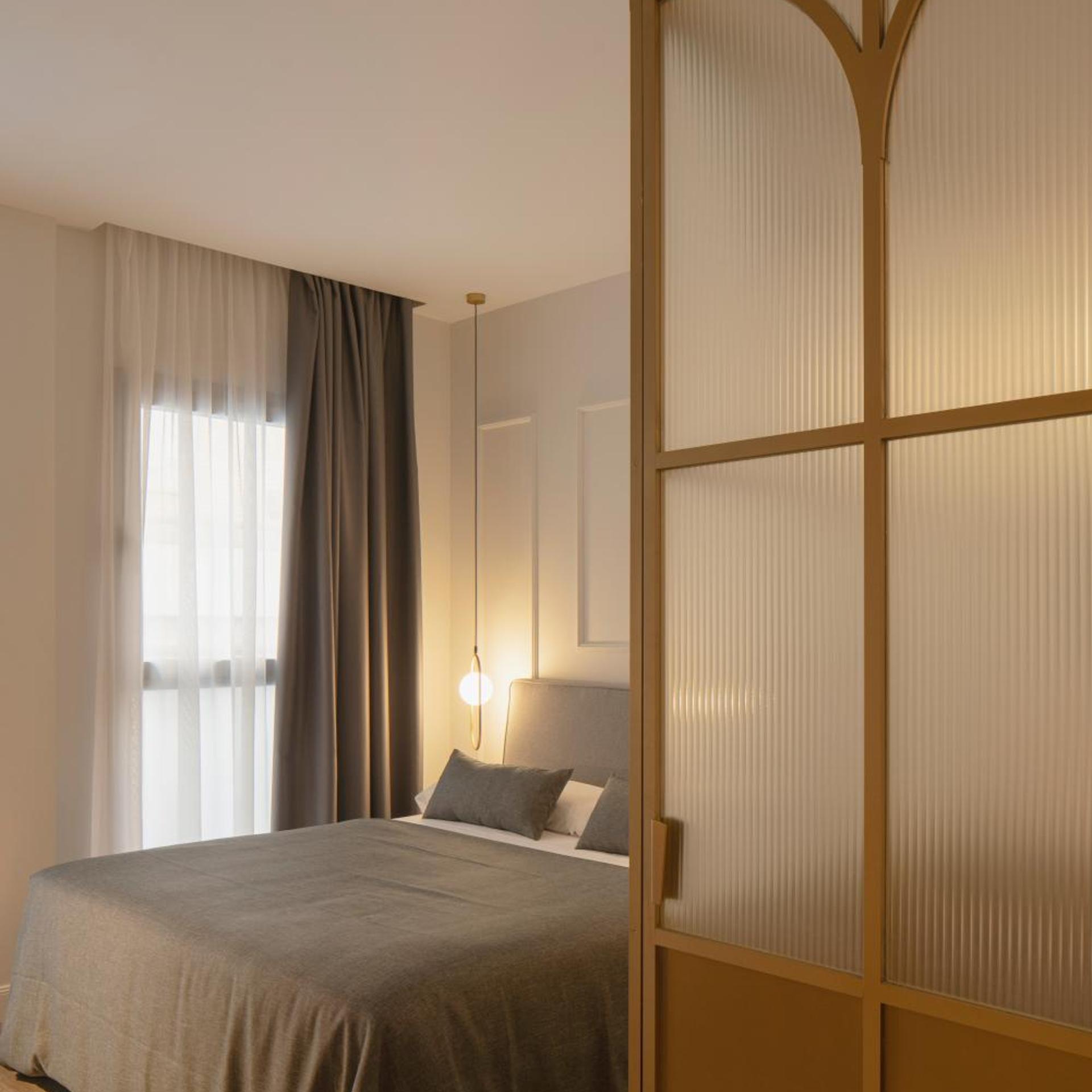 Petite, Double Bed