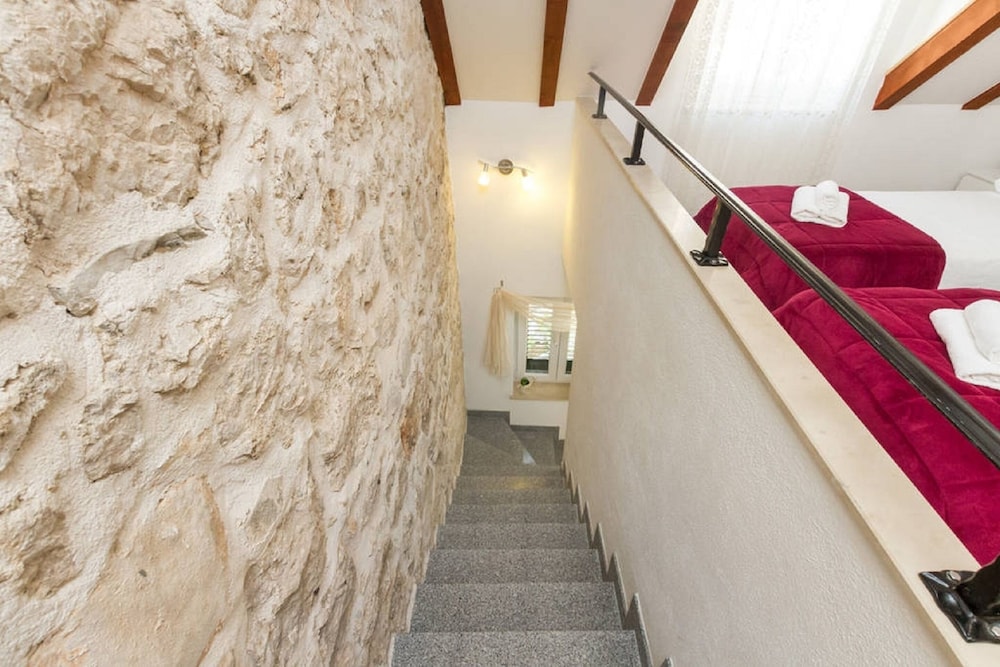 Peruzovic Rooms Apartments 35/70
