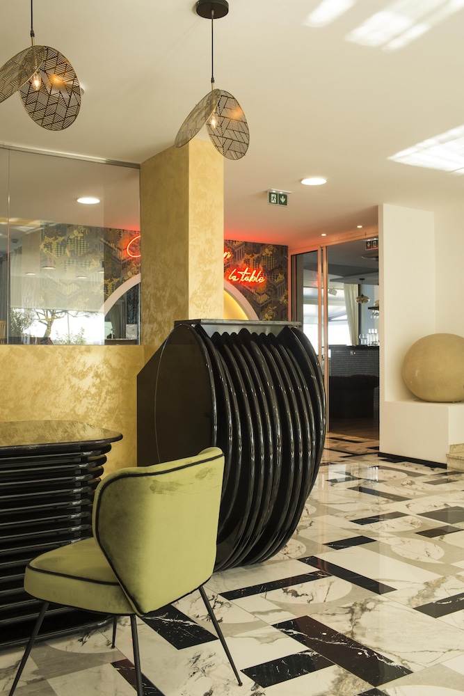 La Pietra Hotel Restaurant 5/50