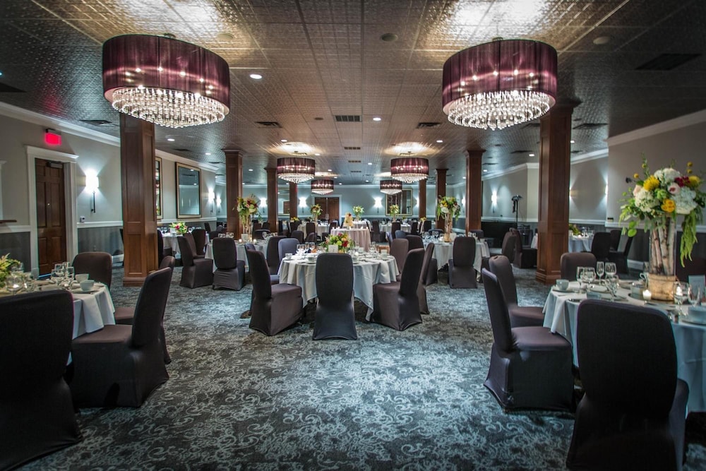 The Delafield Hotel 47/50