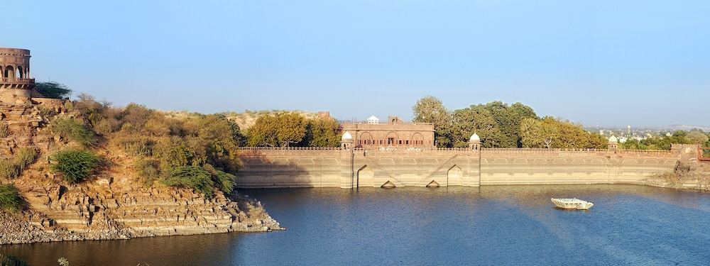 WelcomHeritage Bal Samand Lake Palace 35/47