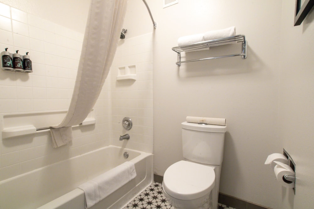 Oxford Suites Chico 12/56