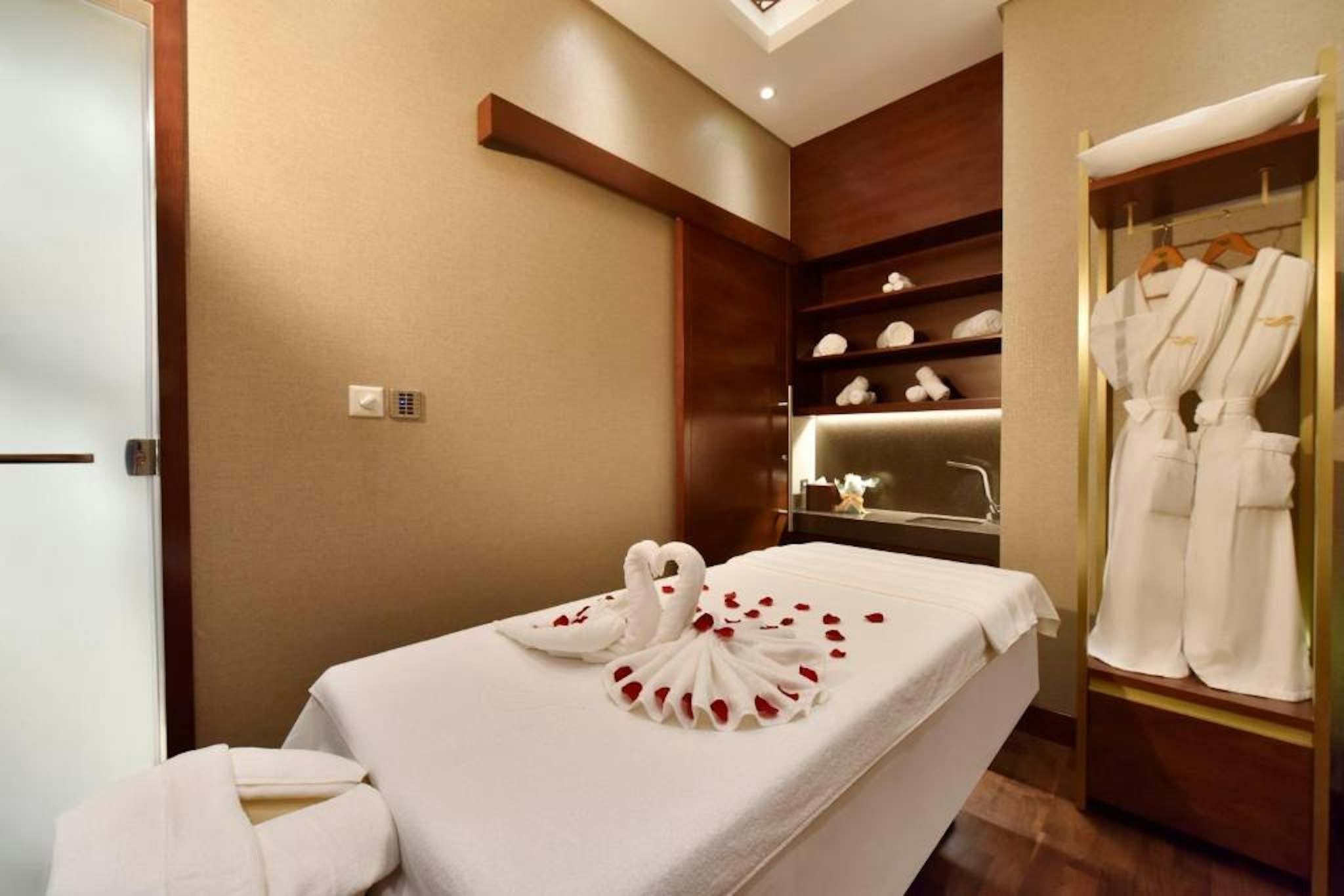 Bahrain Airport Hotel - Airside 36/58