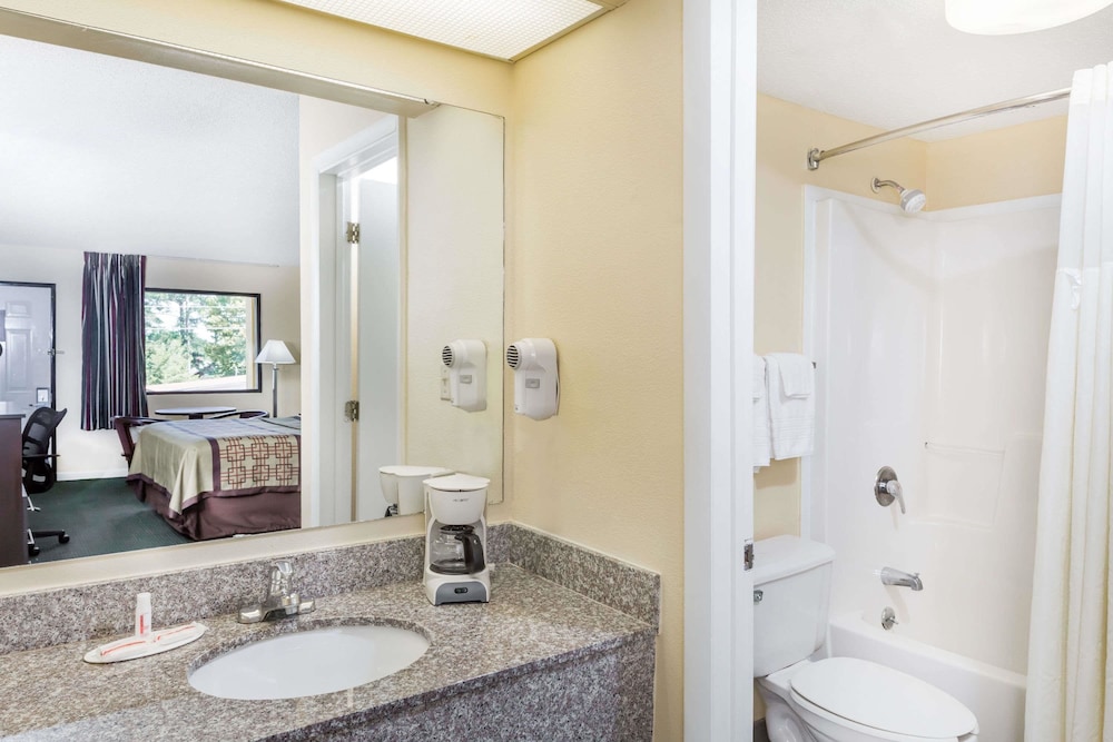 Days Inn by Wyndham Enterprise 9/26