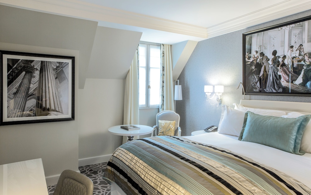 SUPERIOR, QUEEN BED