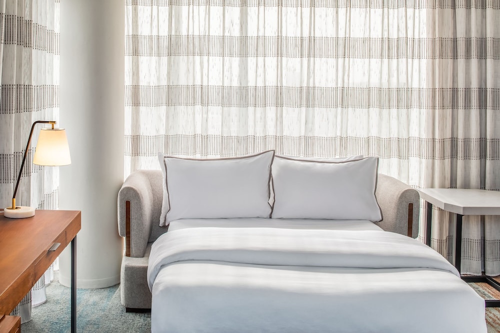 Club, King Bed, City View, Sofa