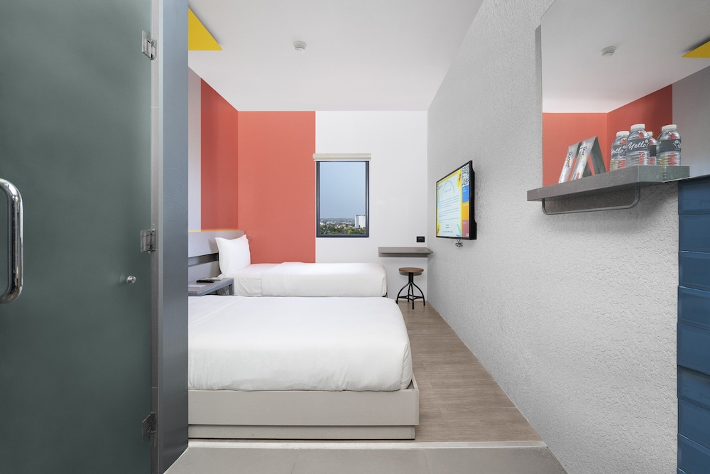 Yello Hotel 19/45