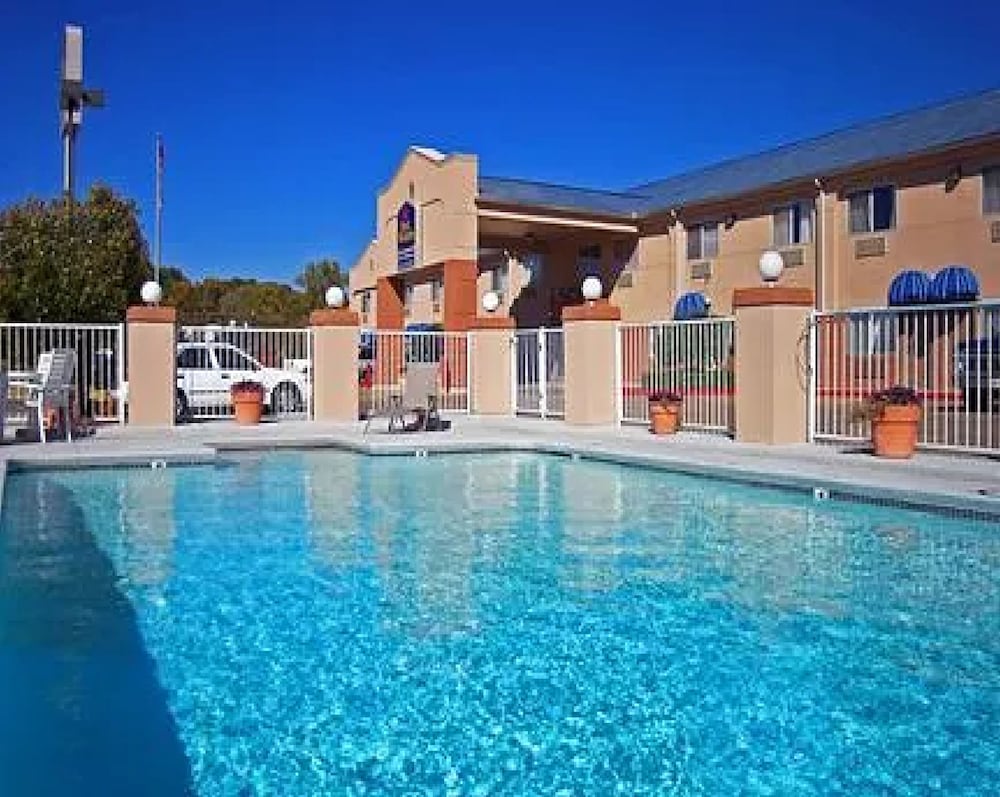 Magnuson Hotel Sand Springs 6/39