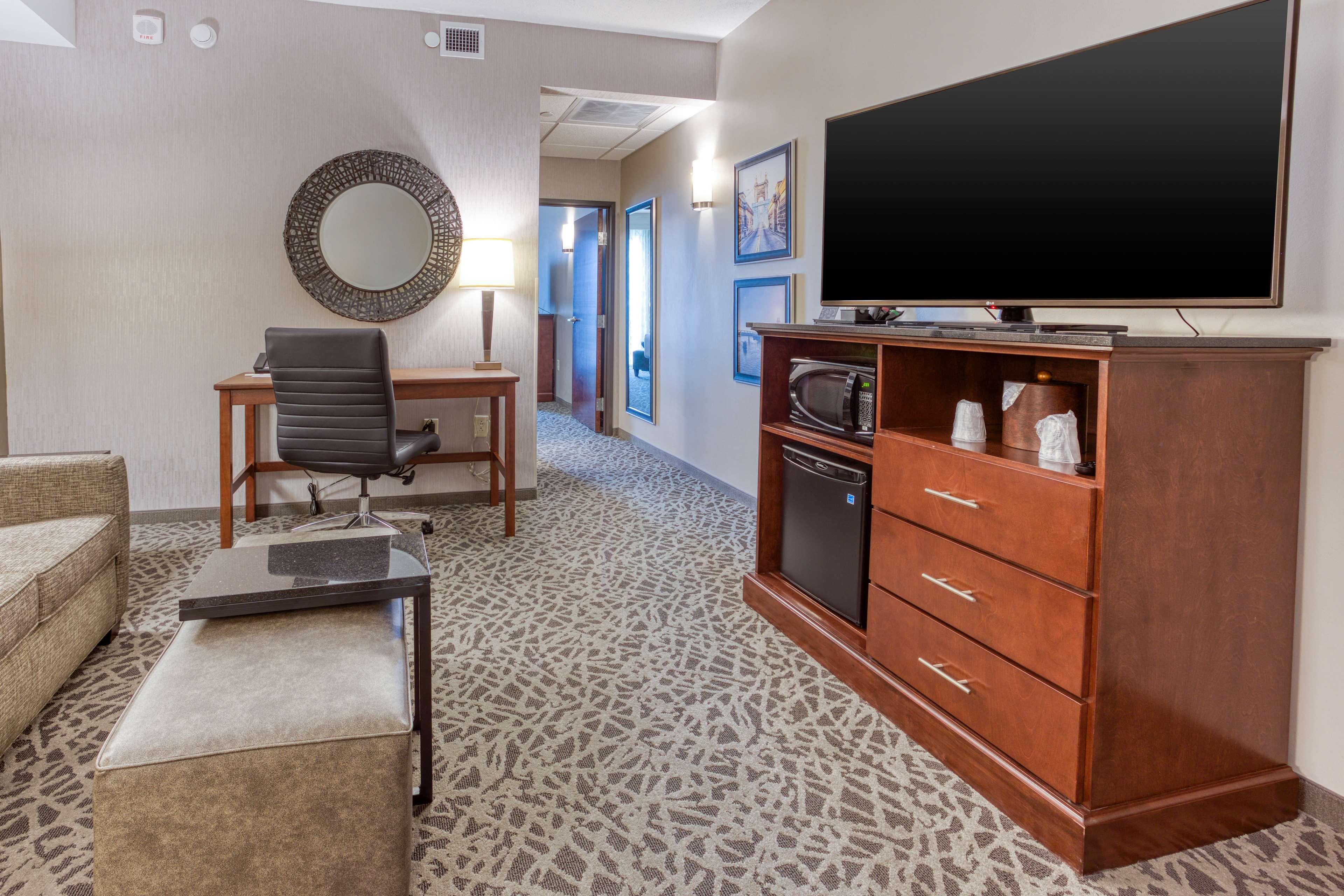 Drury Inn and Suites Cincinnati Northeast Mason 2/37