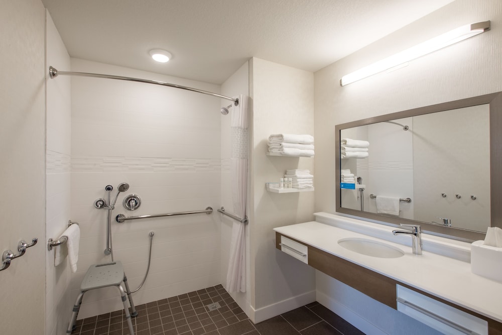 Hampton Inn and Suites Phoenix East Mesa 16/36