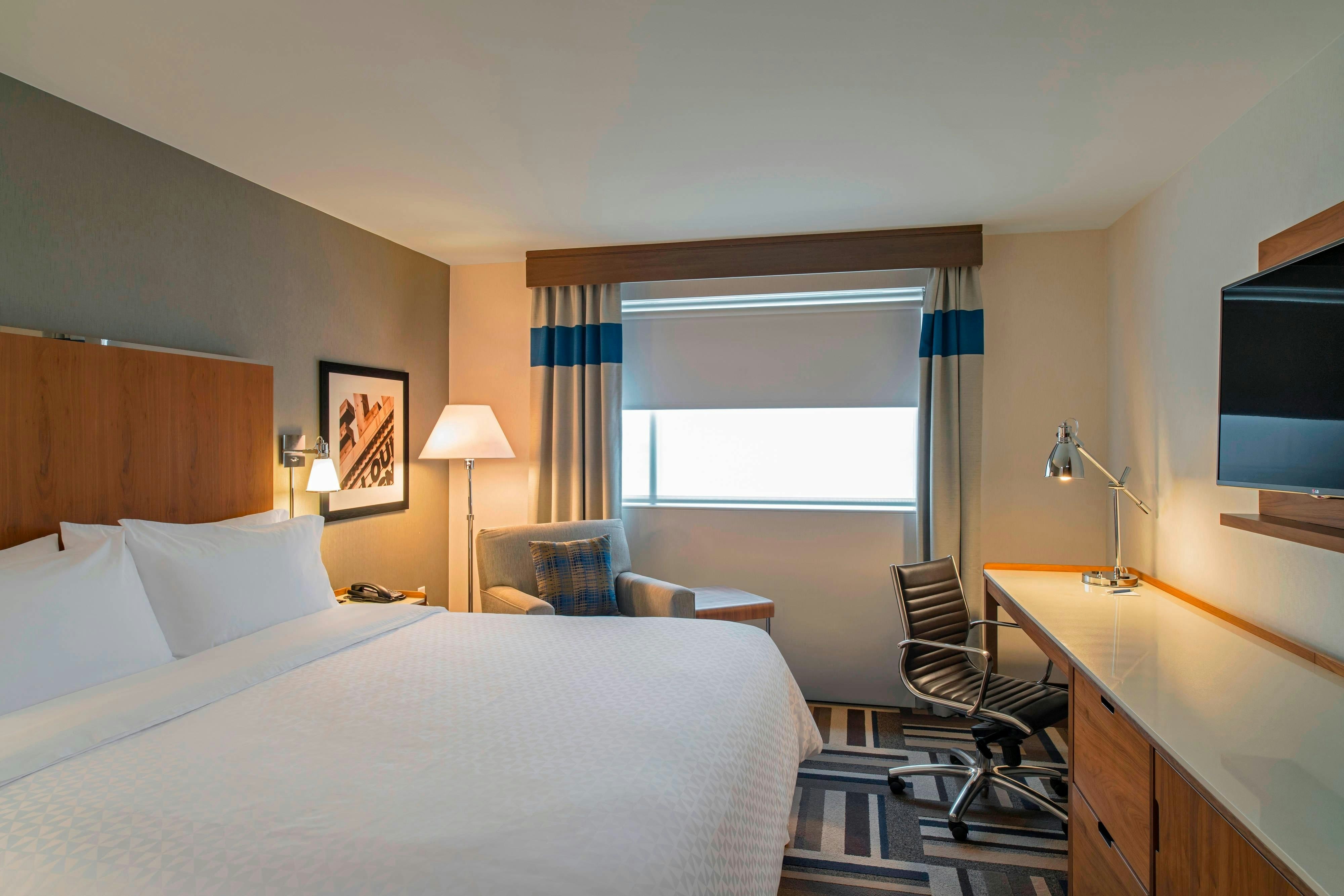 ROOM, KING BED