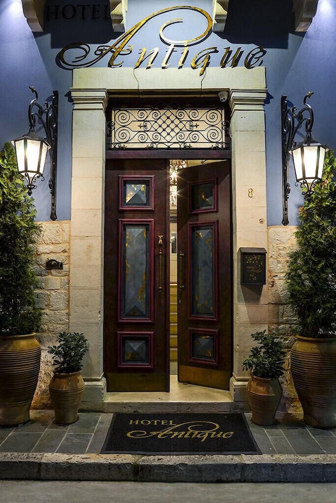 Hotel Antique 2/50