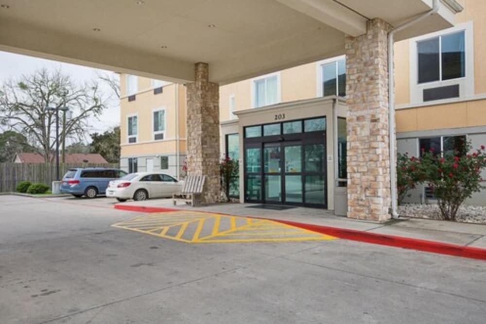 Budget Inn and Suites 25/27