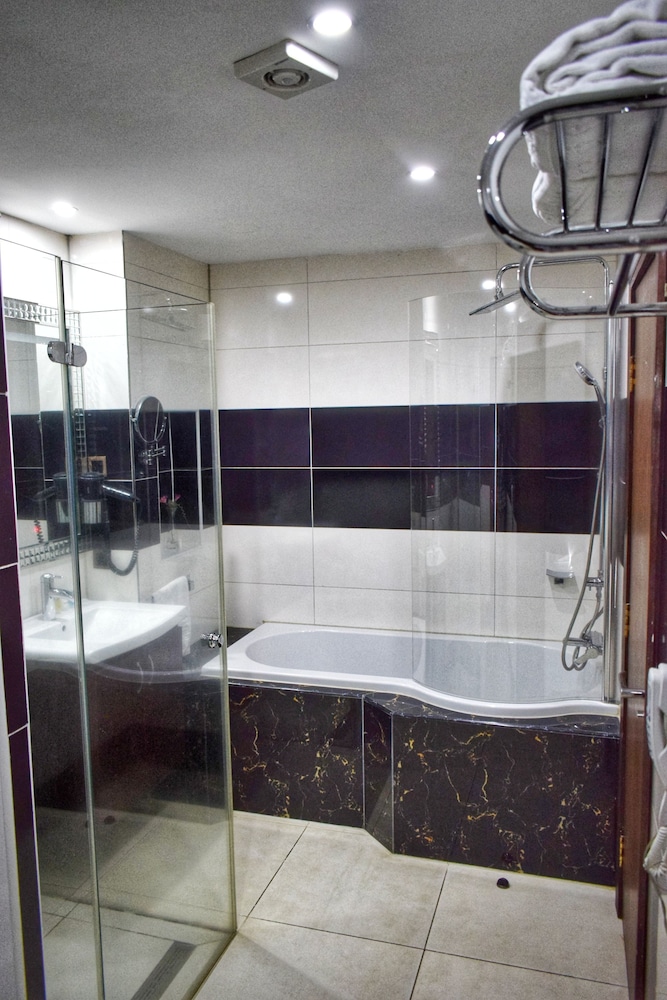 Grand Pela Hotel and Suites 44/44