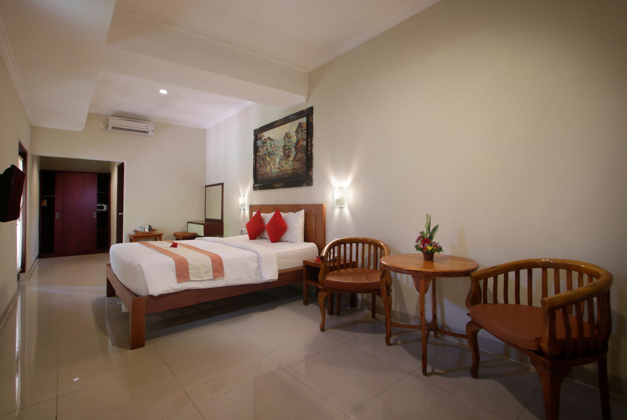 SUITE, POOL ACCESS