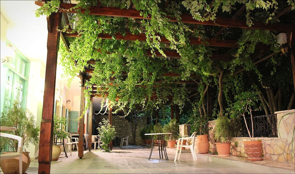 Dimitris Villa Hotel 61/67