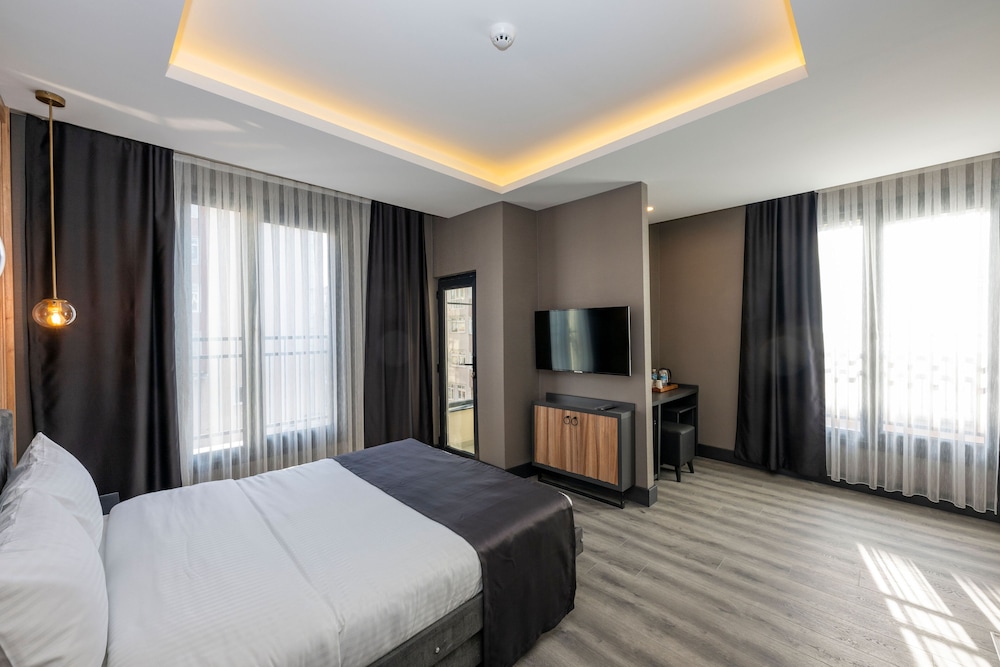 DELUXE, DOUBLE BED, CITY VIEW, BALCONY