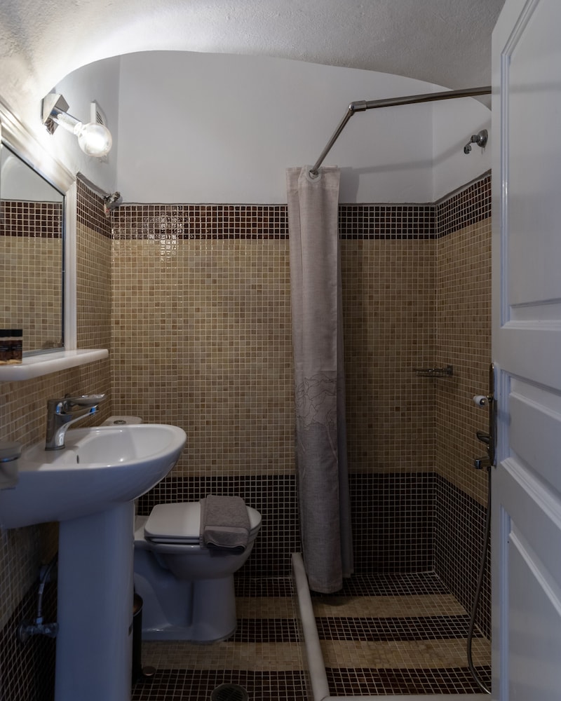 CAVE, PREMIUM, DOUBLE BED