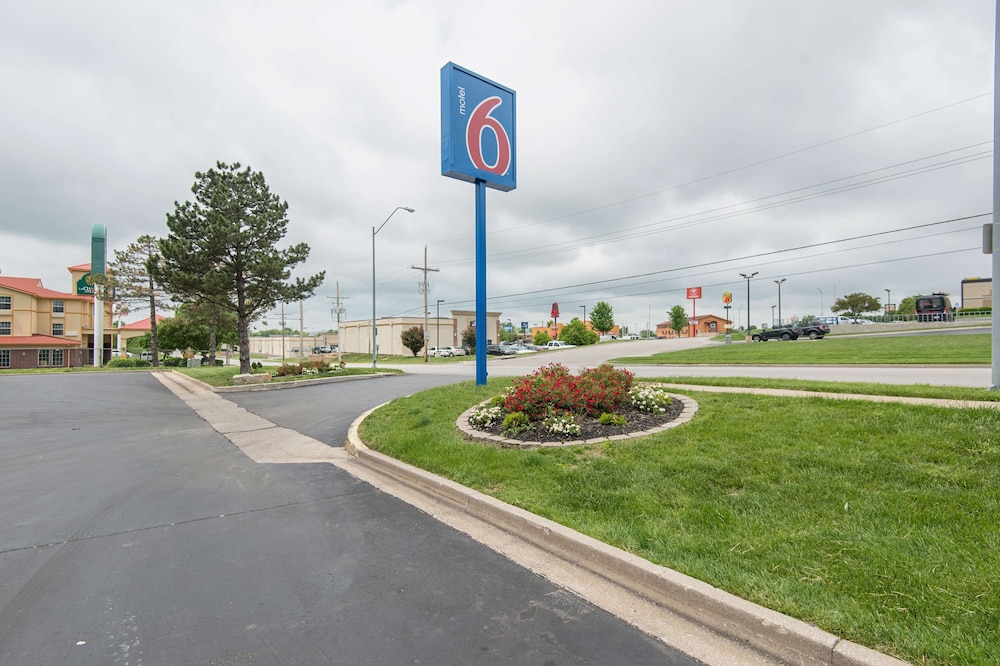 Motel6 Kansas City, MO - Airport 11/50