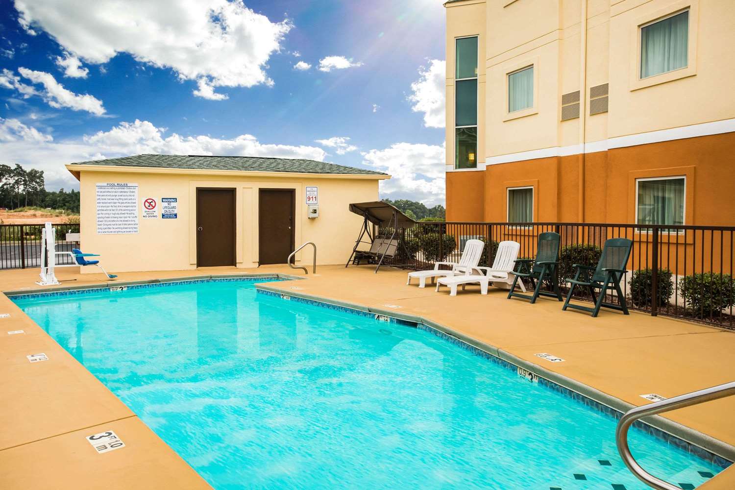 Days Inn & Suites By Wyndham Augusta Near Fort Gordon 9/12